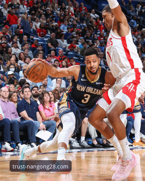 掌握NBA球员续约动态的实用技巧——从CJ-麦科勒姆签约老鹰看联盟运作规则